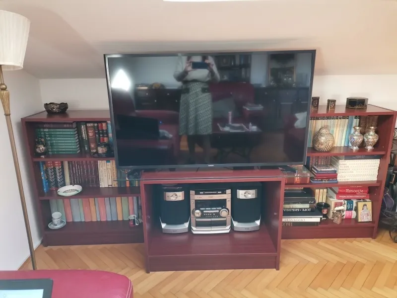 Doding TV komoda  i police za knjige