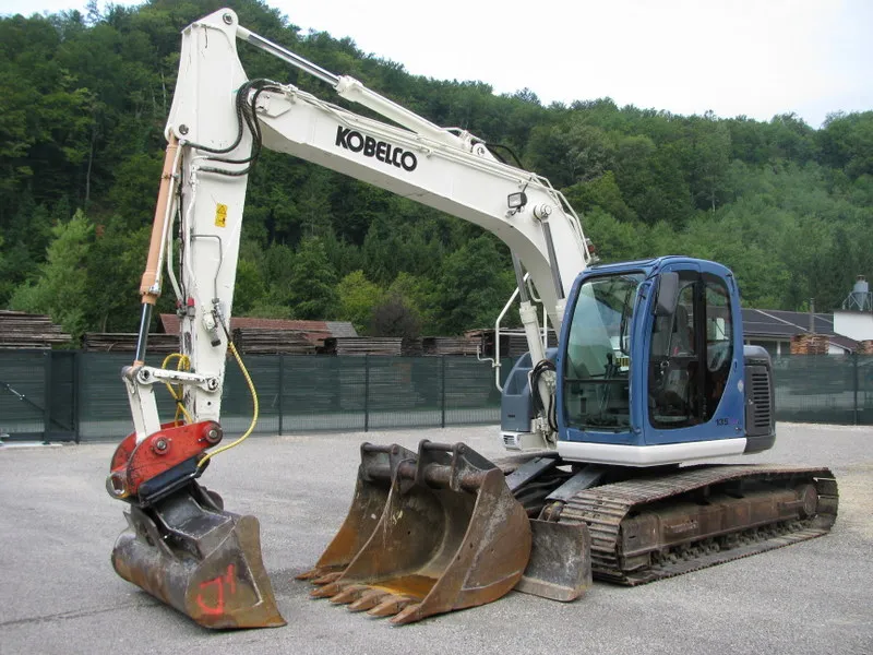 Bager KOBELCO SK135SR-1 sa 3 kašike