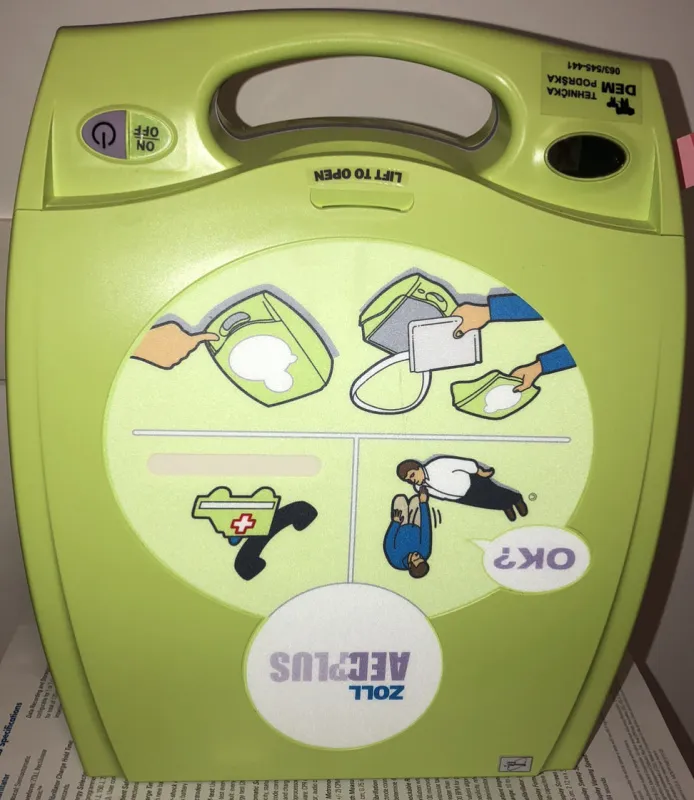 Defibrilator ZOLL AED plus, nekoriscen
