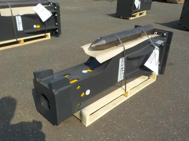 NOVI čekič MUSTANG HM1300 NOVO težina 1.050kg