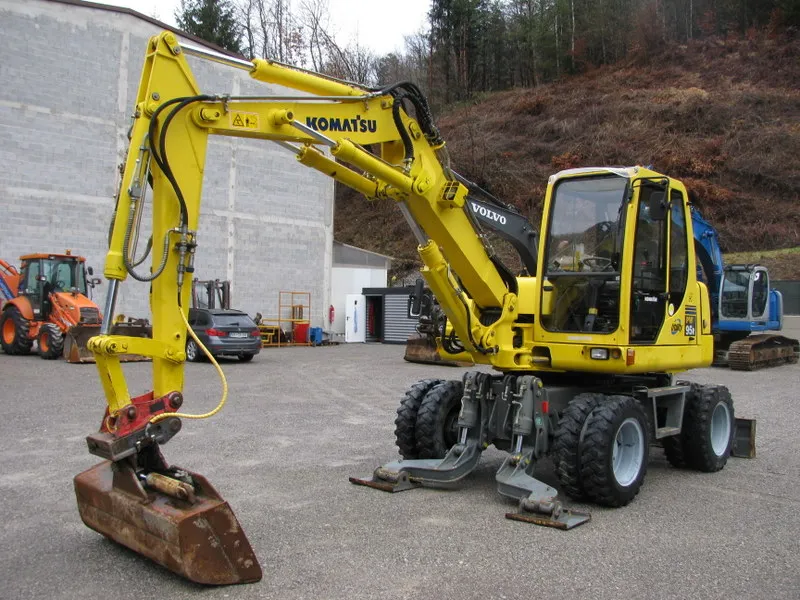 KOMATSU PW95R sa 2 kašike TOP stanje