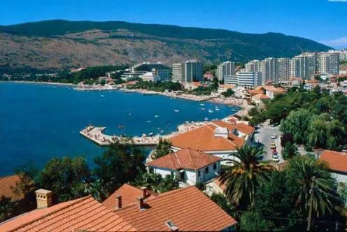 Izdajem lux stan-apartman u Herceg Novom