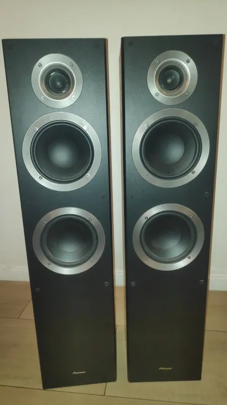 Pioneer podnostojeći zvučnici 150 w