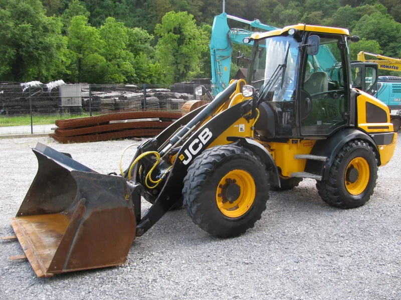 Utovarivač JCB 409AG sa kašiku i vilama