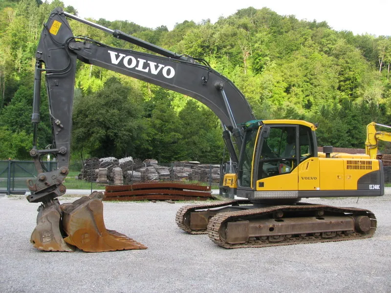 Bager Volvo EC240C LN sa 3 kašike TOP stanje