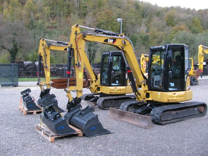 Mini  bager Caterpillar 305E2 NOVA oprema