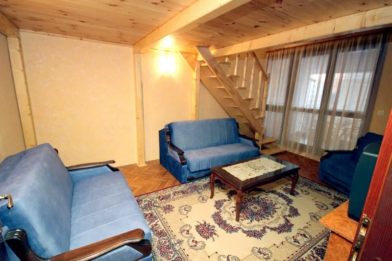 Izdajem apartman u centru Bara