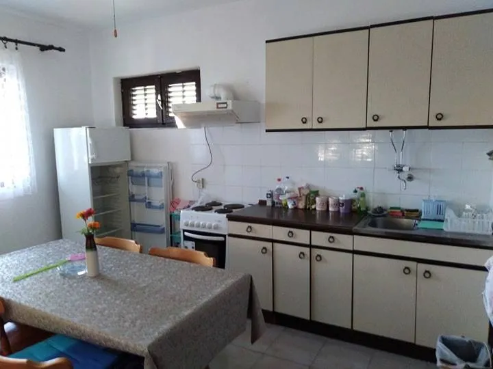 Stan za 8 osoba za letovanje u Sutomoru