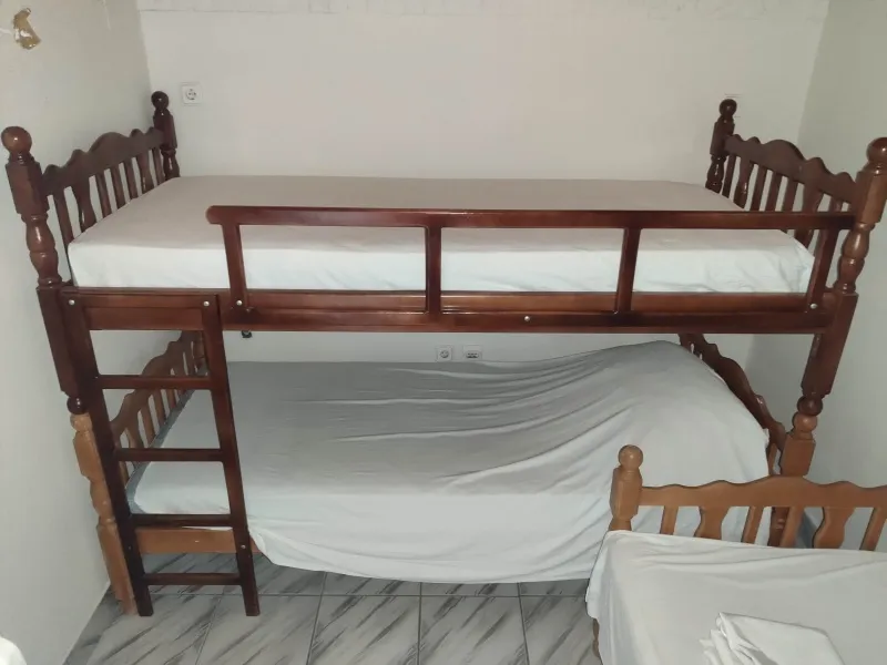 Kvalitetni kreveti samci sa dušecima