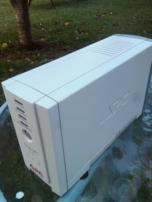Prodajem ups apc500