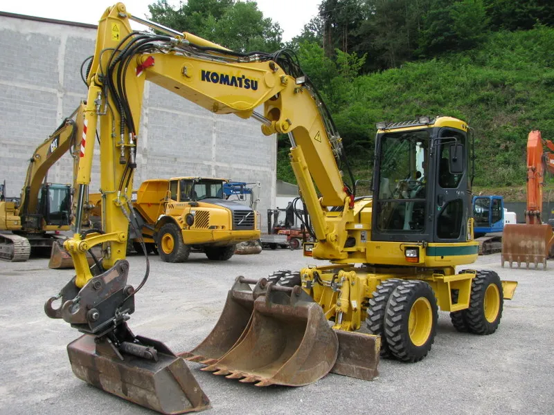 Točkaš KOMATSU PW98MR-6  3 kašike