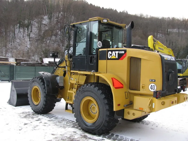 Utovarivač CATERPILLAR 930H sa generalnu radžen motor GARANCIJA 12 Meseci
