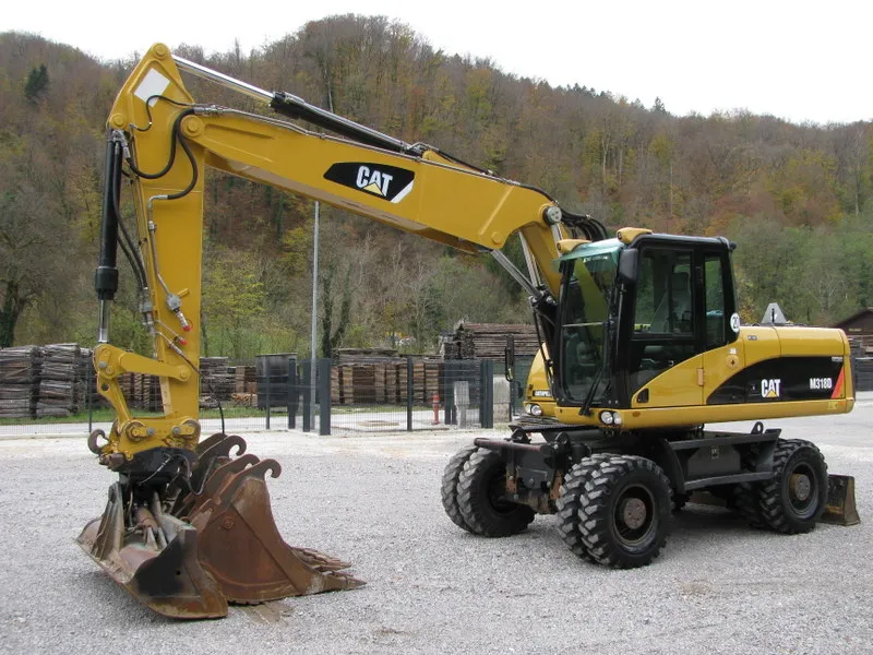 Bager točkaš Caterpillar M318D sa 3 korpe 10.665 sari