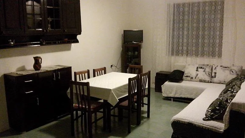 Apartman za 6-8 osoba sa pogledom na more u Šušnju
