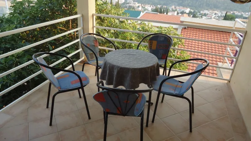 izdajem apartmane sutomore 5 eur-8eur