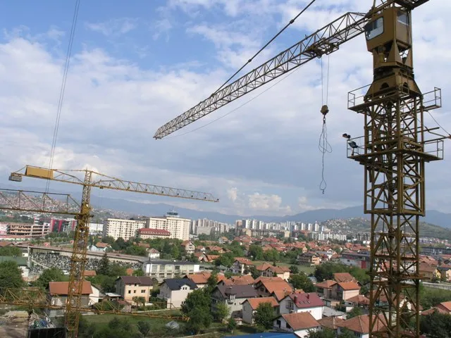 Toranjska dizalica LM 63 HC