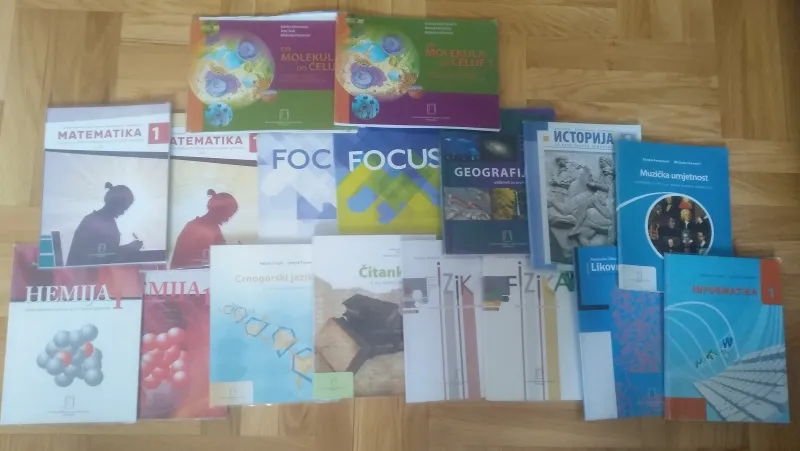 Prodajem knjige za 1. razred gimnazije