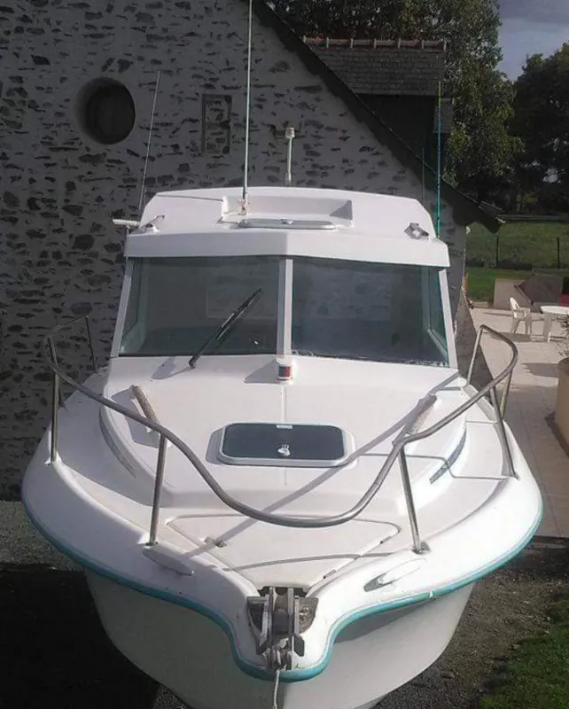 Benneteau Antares 605,