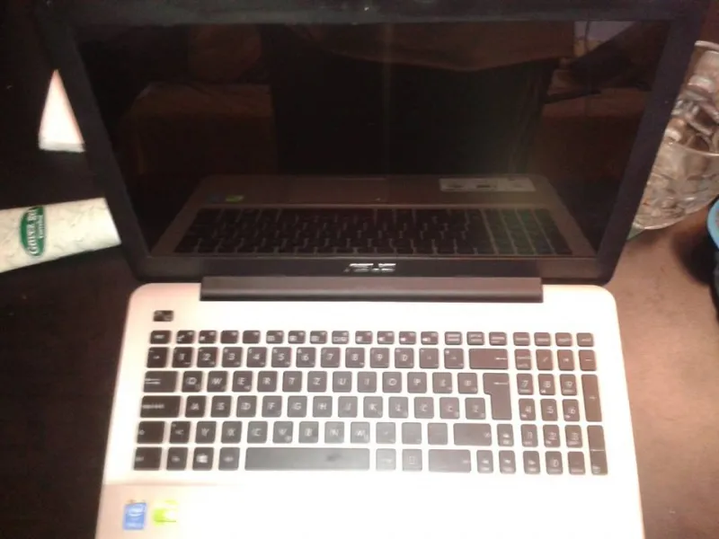 Laptop ASSUS F555L