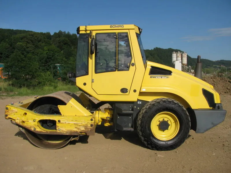 Valjak BOMAG BW179 DH težina 8.500kg