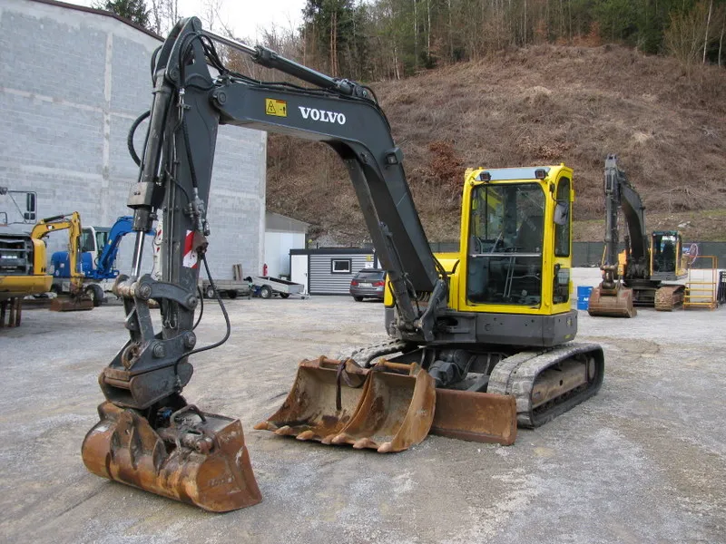 Bager VOLVO ECR88 sa 3 kašike