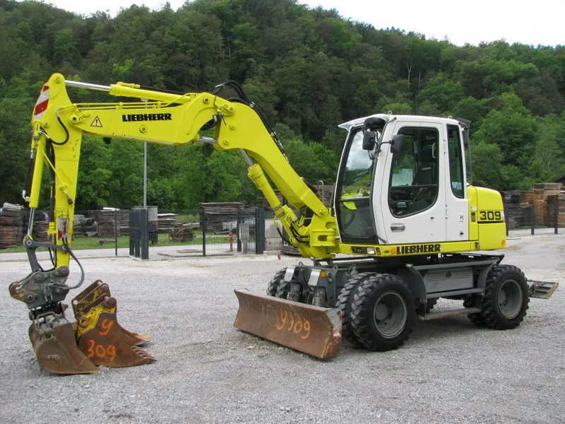 Bager točkaš Liebherr A309 sa 3 kašike