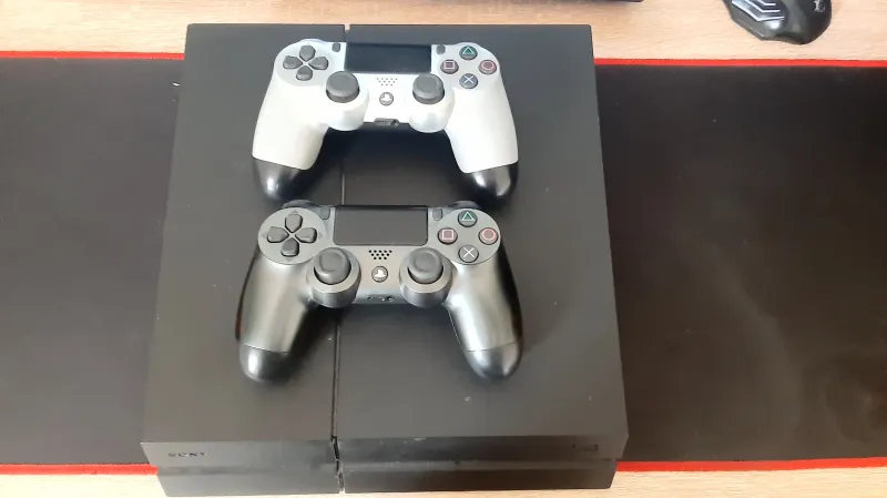 Play Station 4 - 1TB