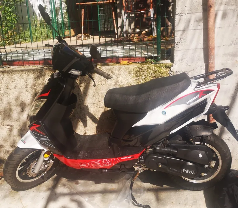 Prodajem peda motor kao nov