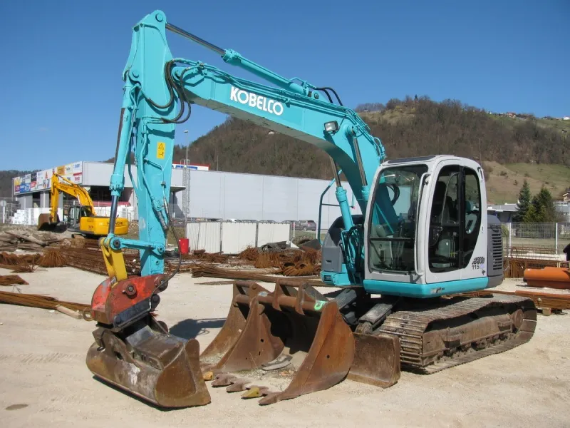 Kobelco SK115SR sa 3 kašike težina 13.000kg