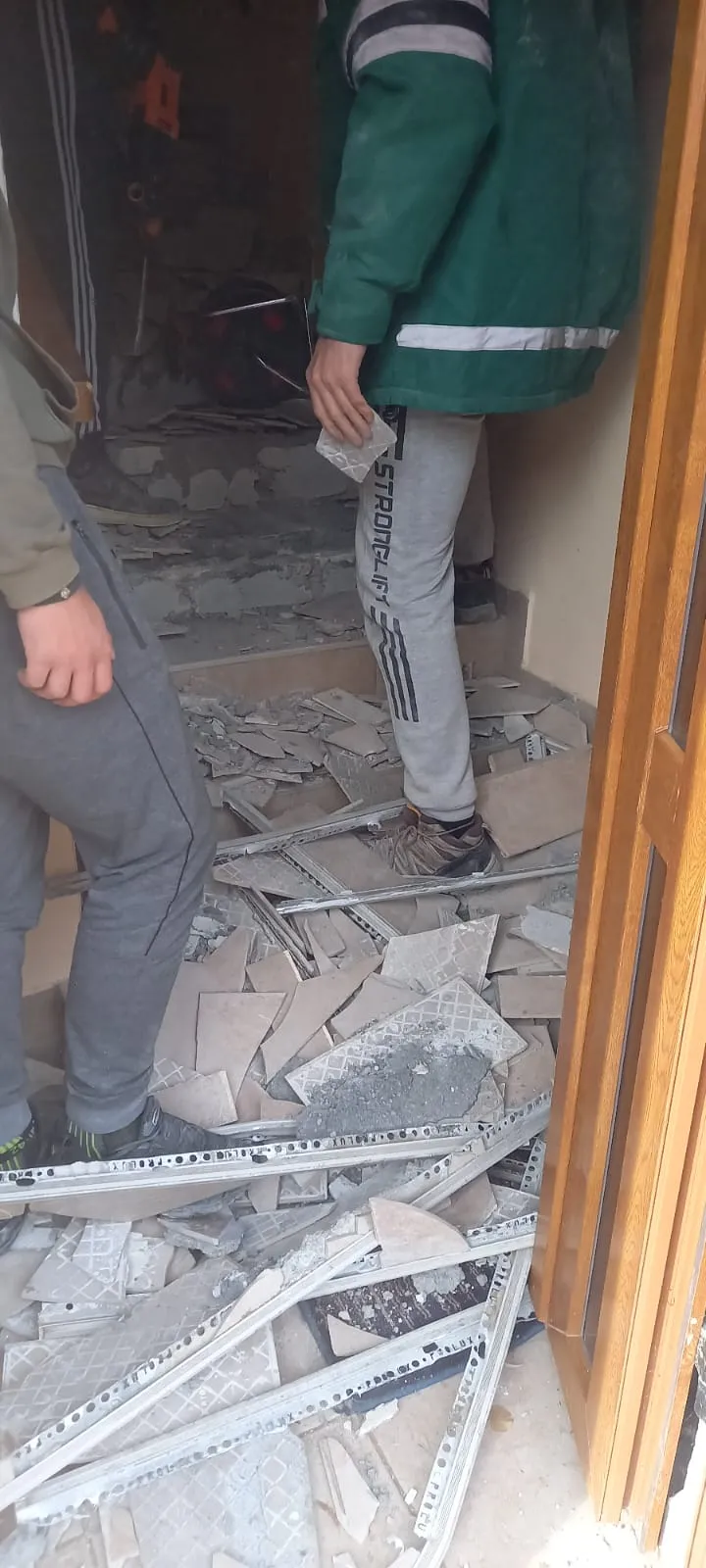 RUŠENJE ZIDOVA,SKIDANJE KERAMIKE SA ZIDOVA I PODOVA,ODVOZ ŠUTA