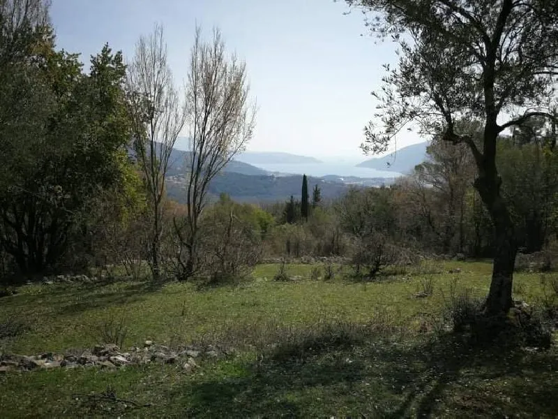 Prodajem plac s pogledom na Bokokotorski zaliv