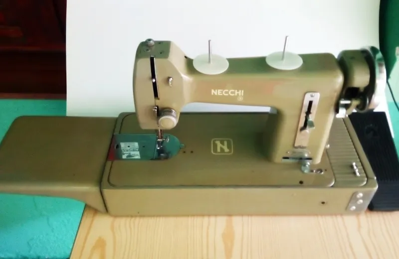 El. Mašina za šivenje NECCHI made in Italy, perfektno radi