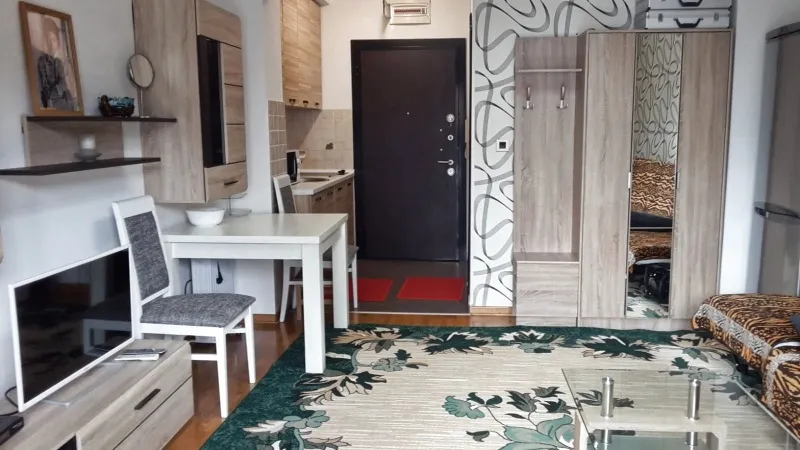 Prodaje se garsonjera u centru Budve (150 metara od mora)