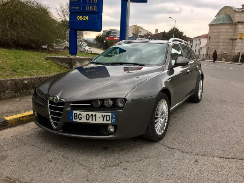 Prodajem auto