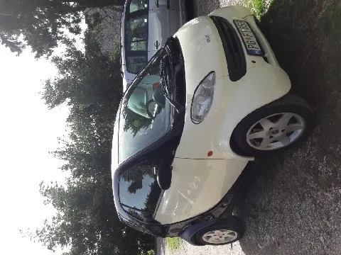 Automobil