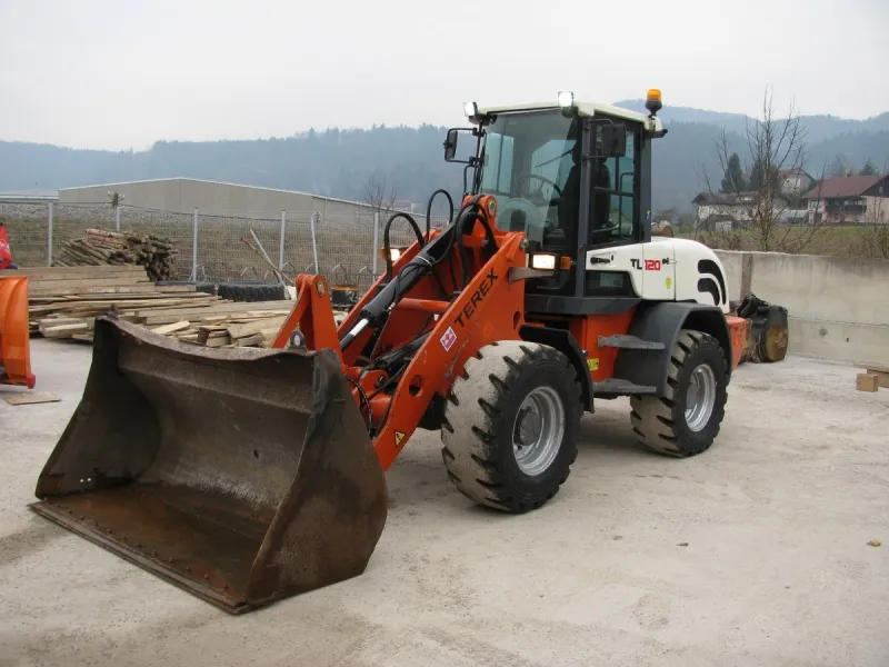 Terex TL120 težina 7.500kg kašika 1.5m3