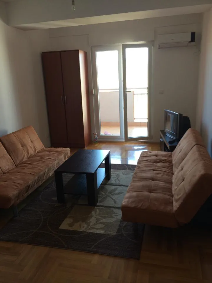 Izdajem namještenu garsonjeru