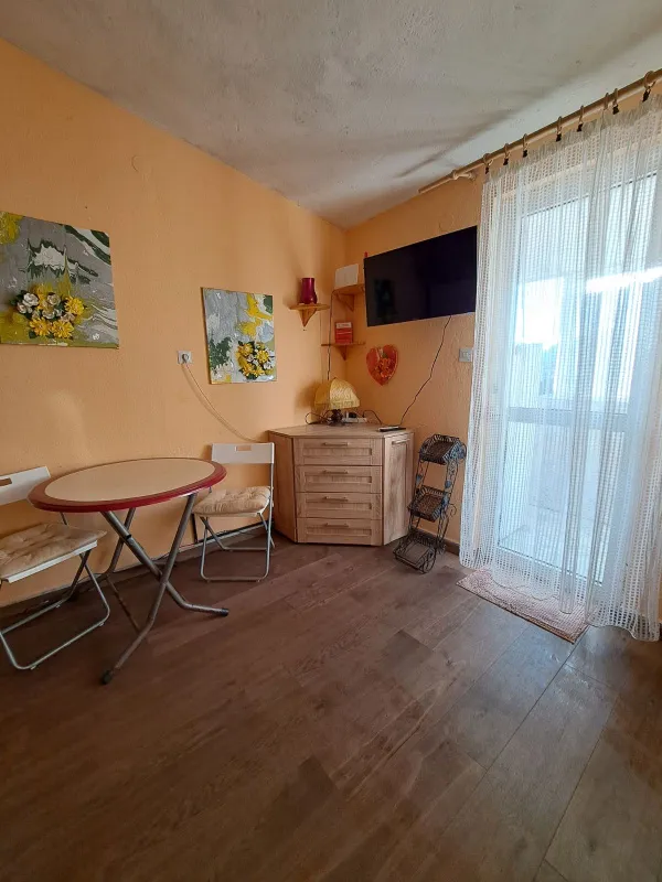Prodaje se garsonjera u Baru
