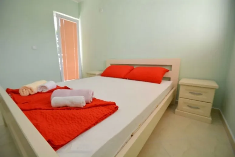 BUDVA APARTMANI , PLAŽA JAZ– IZDAJEM LUX NAMEŠTENE APARTMANE