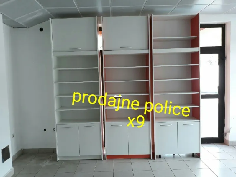 Prodajem prodajne police za višenamjenske maloprodajne objekte.  