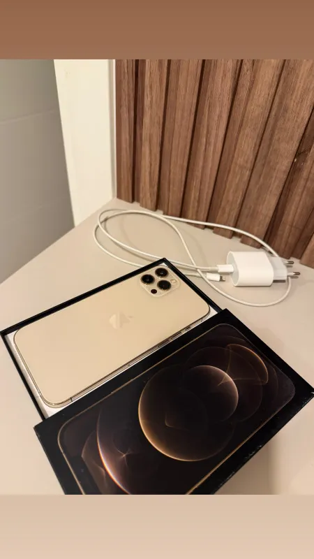 Prodajem IPhone 12 pro max 256gb