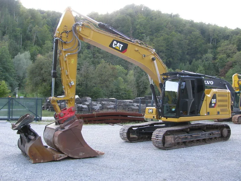Bagr Caterpillar 320 sa 3 kašike 6.815 radnih sati