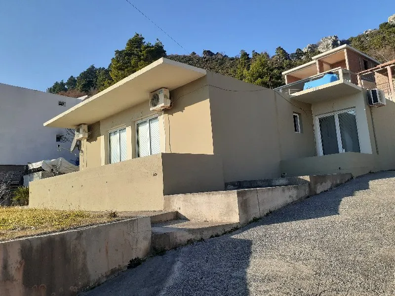Prodaje se kuca u Sutomore