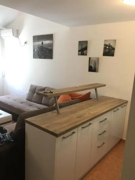 Lux namjestena garsonjera 