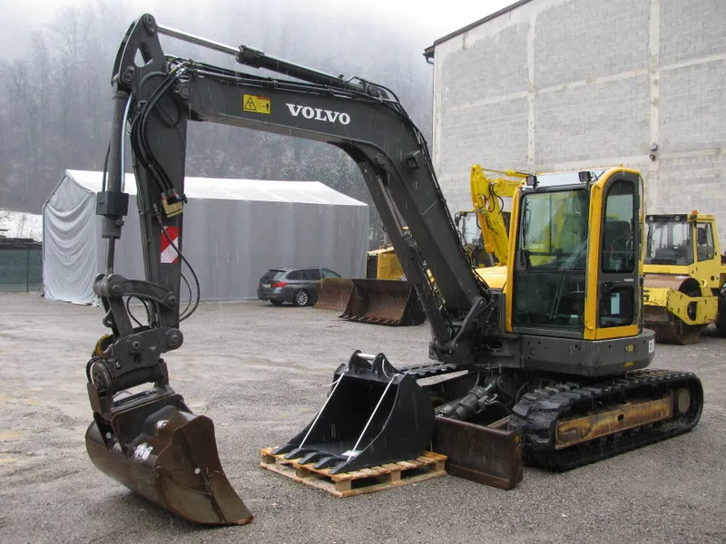 Bager VOLVO ECR88 sa POWERTILLT i 2 kašike