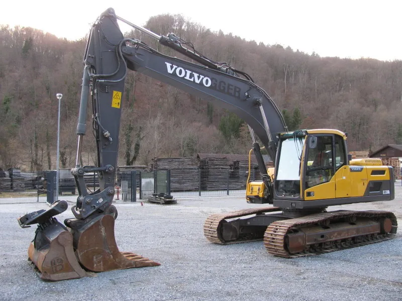 Bager gusjeničar VOLVO EC220DL sa 2 kašike