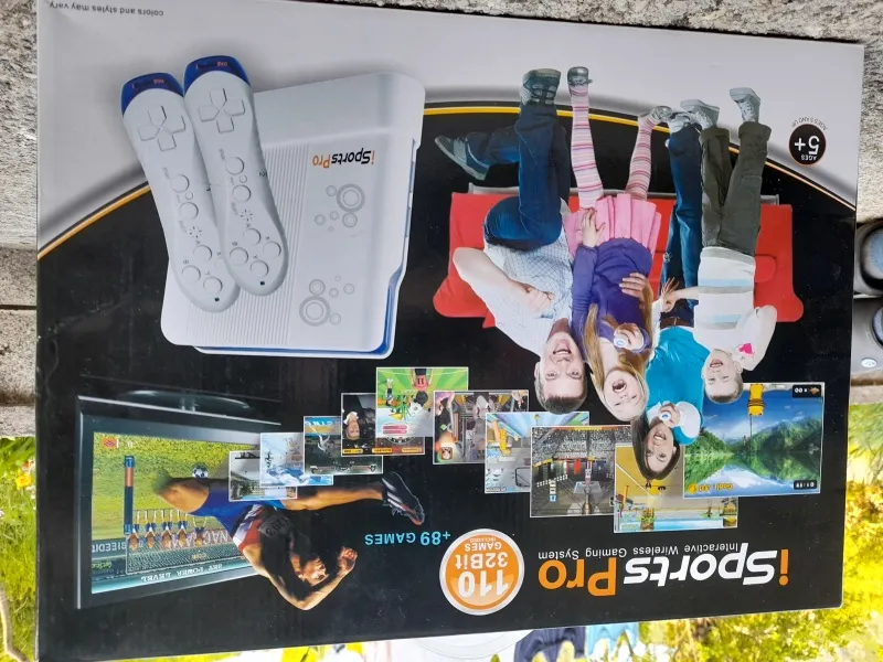 Prodajem I sports pro ima preko 200 različitih igrica uz to se dobija i 2džojsti
