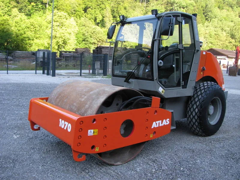 Valjak ATLAS 1070 težina 7.700kg