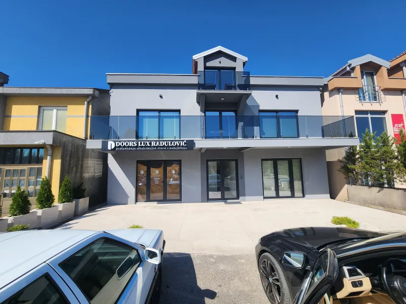 Izdajem poslovni prostor 60m2