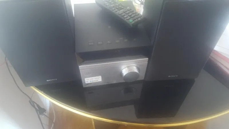 ZVUCNICI I DVD PLAYER SONY